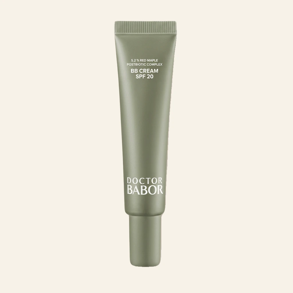 Doctor Babor BB Cream SPF 20 mit Red Maple Postbiotic Complex in grüner Tube – getönte Tagespflege mit Lichtschutzfaktor für ebenmäßigen Teint und Schutz vor UV-Strahlen