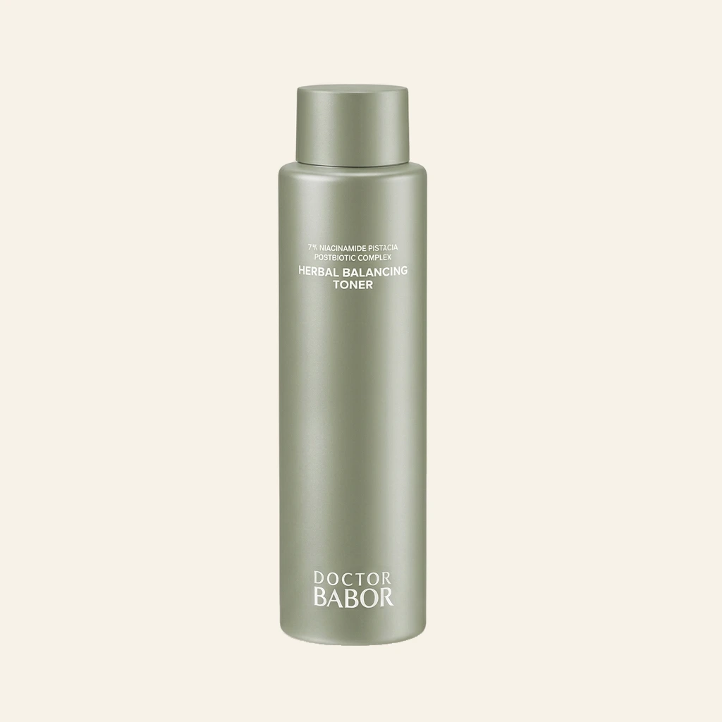 Doctor Babor Herbal Balancing Toner mit Niacinamid und Postbiotic Complex in grüner Flasche – ausgleichendes Gesichtswasser für ein klares, verfeinertes Hautbild